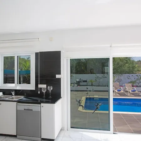 3 Schlafzimmer Mit Pool In Zentrum Feriehus