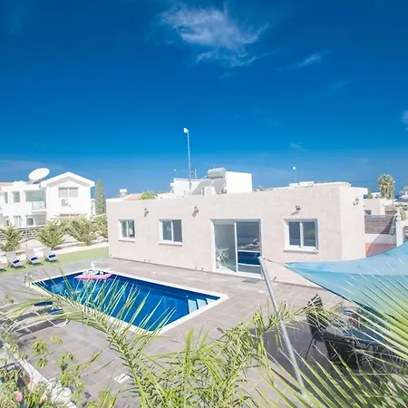 Feriehus 3 Schlafzimmer Mit Pool In Zentrum Protaras