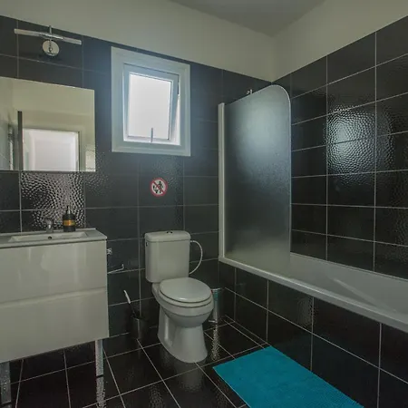 3 Schlafzimmer Mit Pool In Zentrum Σπίτι διακοπών Πρωταράς