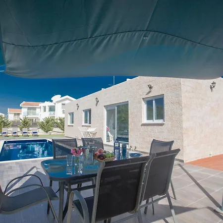 3 Schlafzimmer Mit Pool In Zentrum Semesterbostad