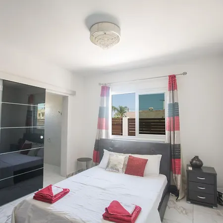 Semesterbostad 3 Schlafzimmer Mit Pool In Zentrum Protaras