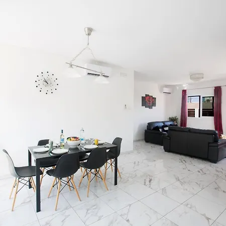 3 Schlafzimmer Mit Pool In Zentrum * Protaras