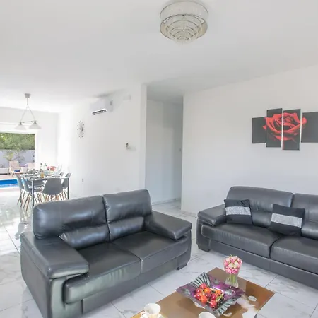 3 Schlafzimmer Mit Pool In Zentrum