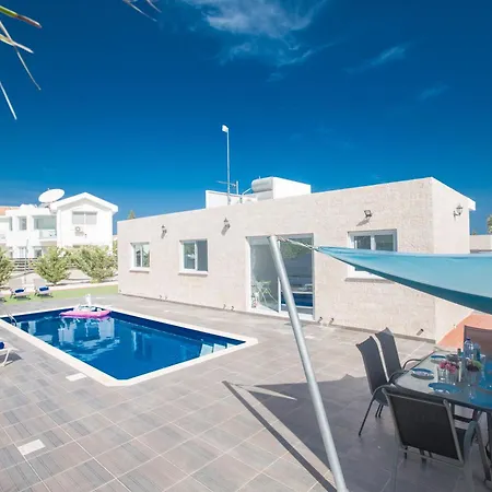 3 Schlafzimmer Mit Pool In Zentrum Semesterbostad Protaras
